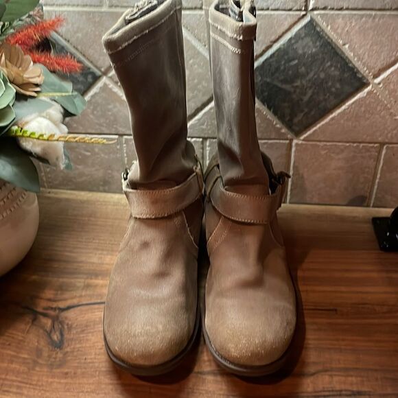 UGG Australia Sylvia Suede Boots - 6.5 - Good Condition - Picture 4 of 10
